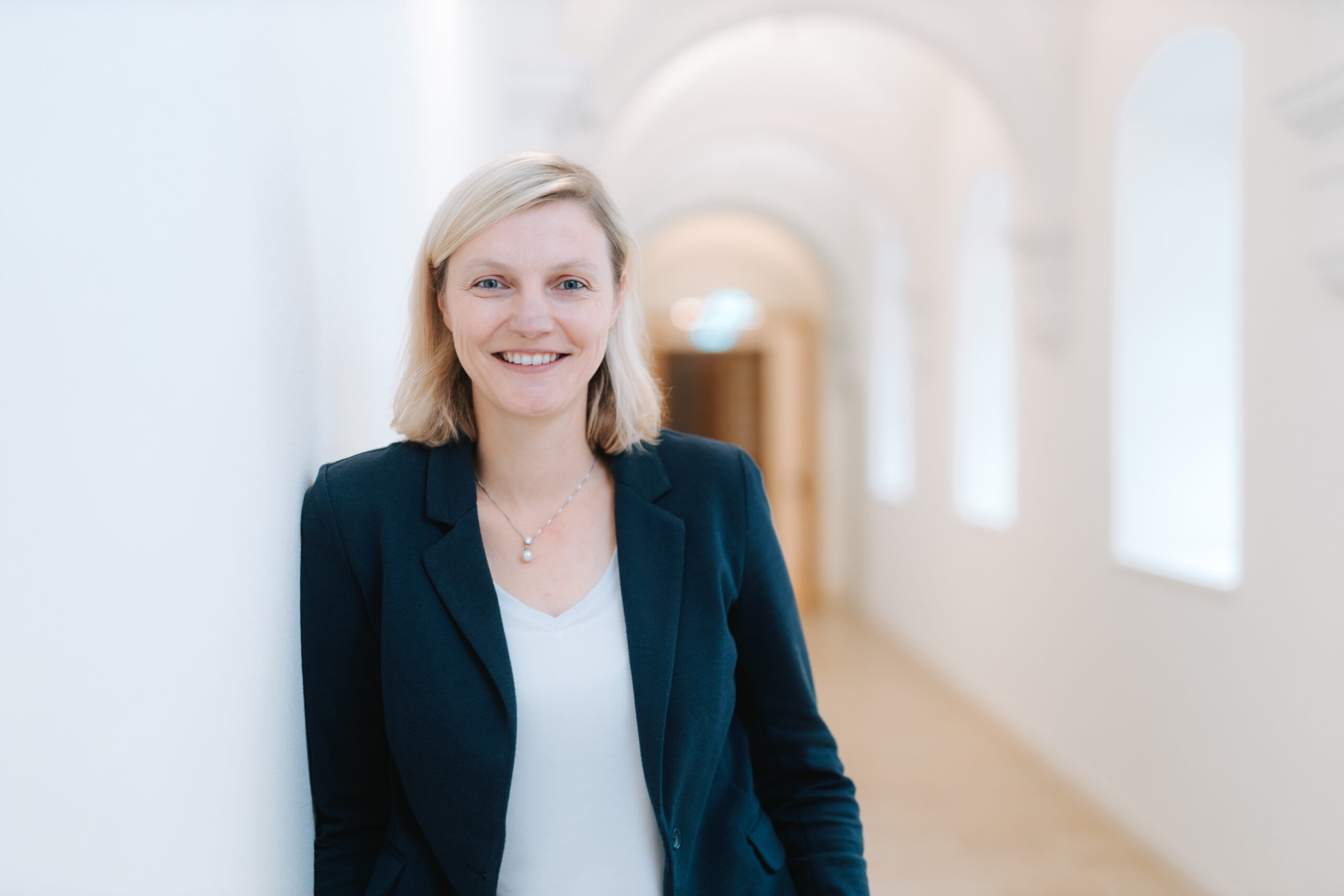 Silvia Stiewe, Mitarbeiterin bilden+tagen